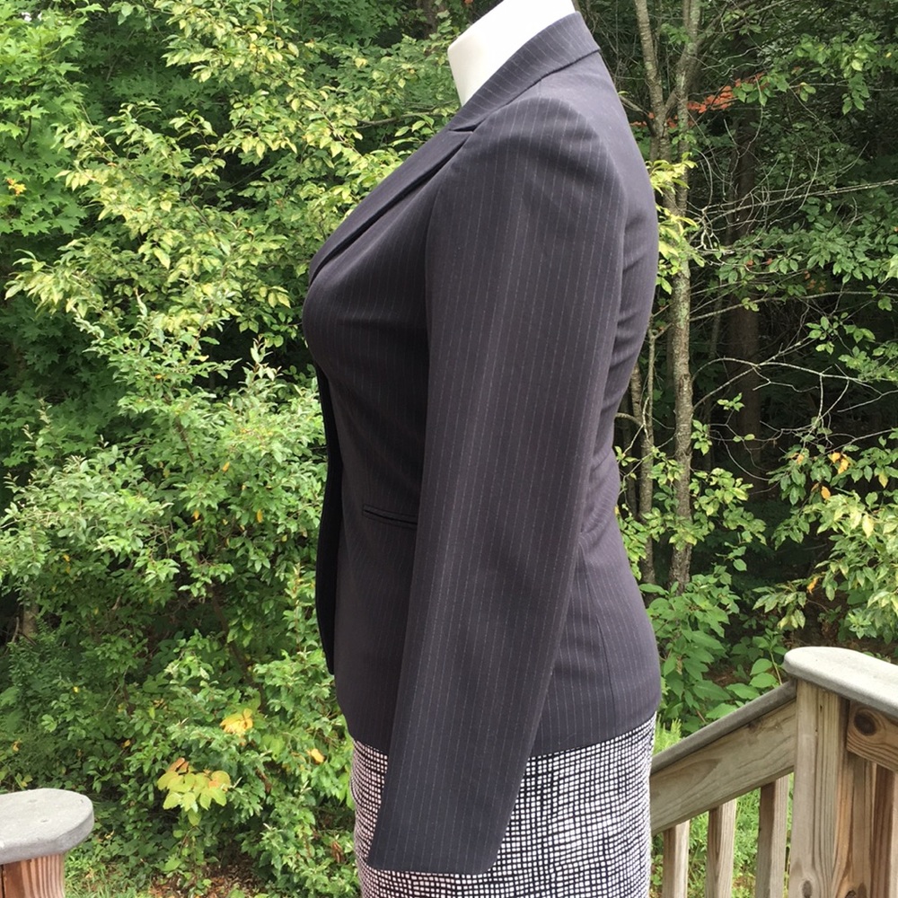 Tahari pinstriped suit jacket size 8 - Picture 3 of 6